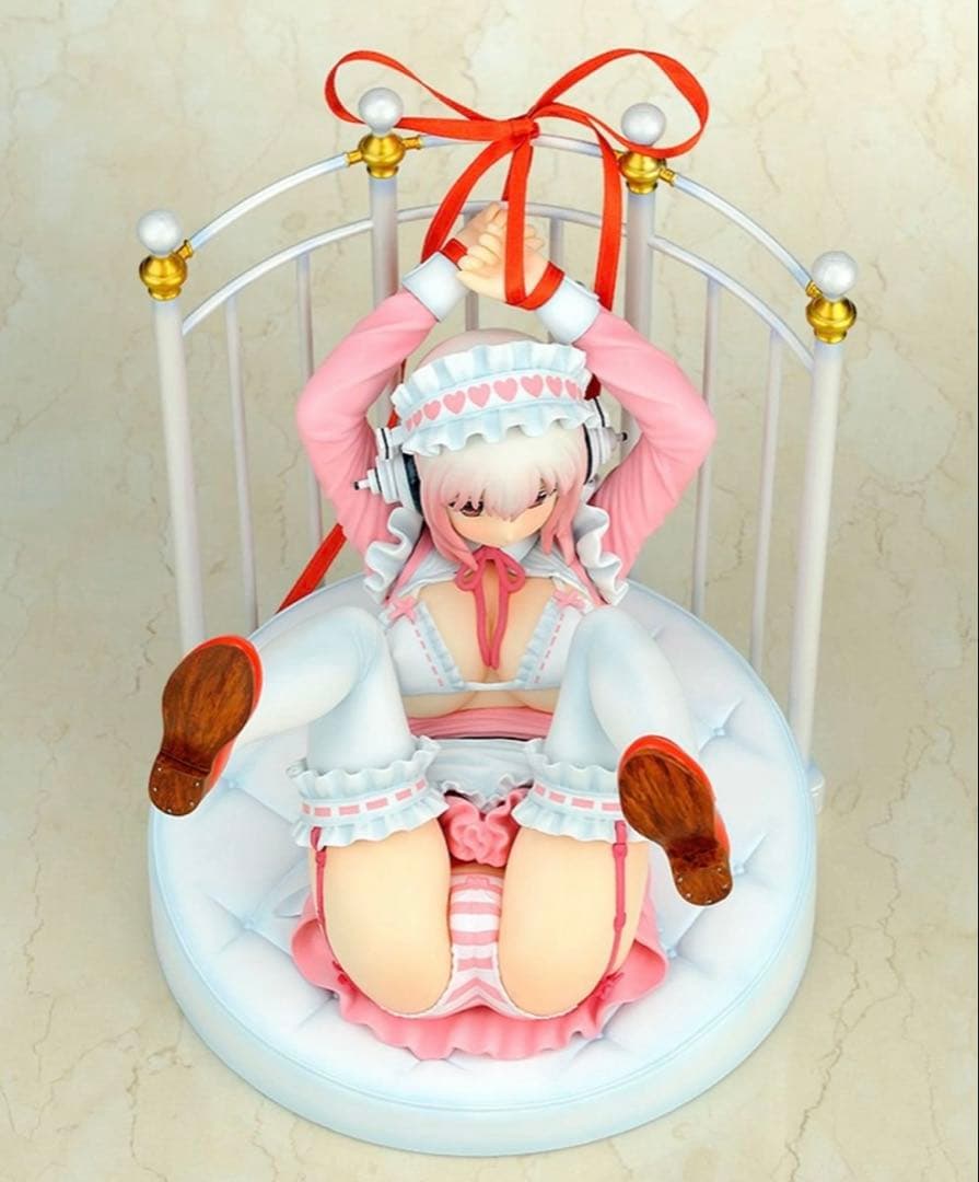すーぱーそに子 Lolita made ベッド風台座付き