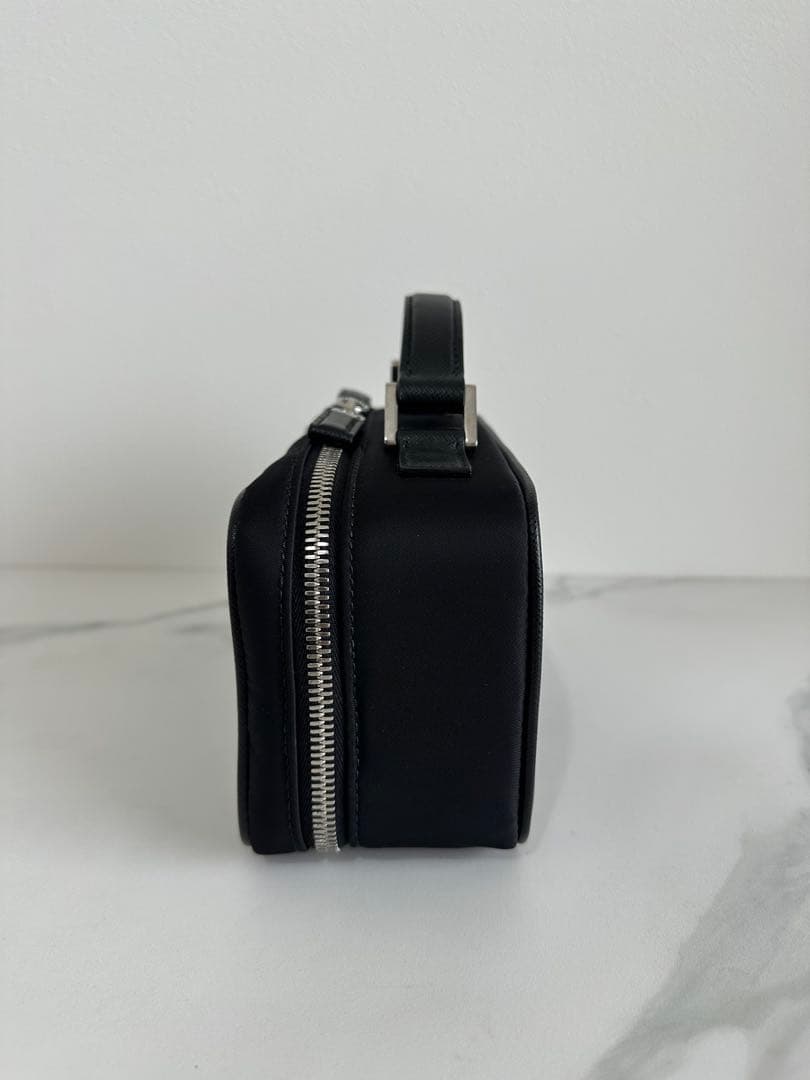 PRADA Re-Nylon サフィアーノレザー ハンドウエイト キャリーケース