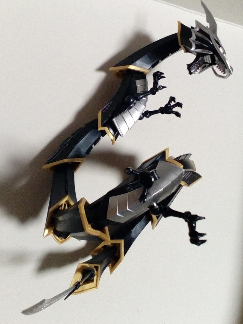 プラモデル完成品 仮面ライダー龍騎 リュウガ ＆ ドラグブラッカー