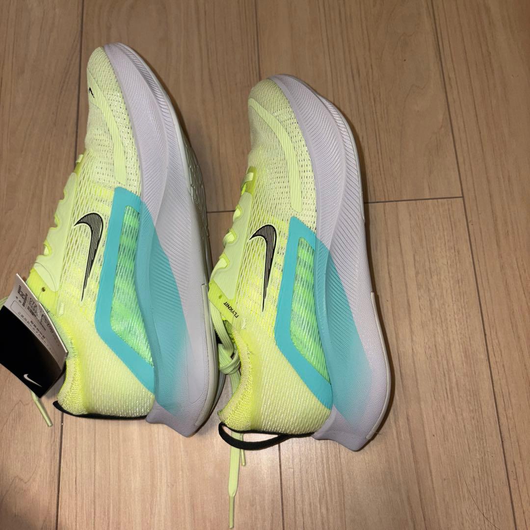 Nike ウィメンズ ズーム フライ 4