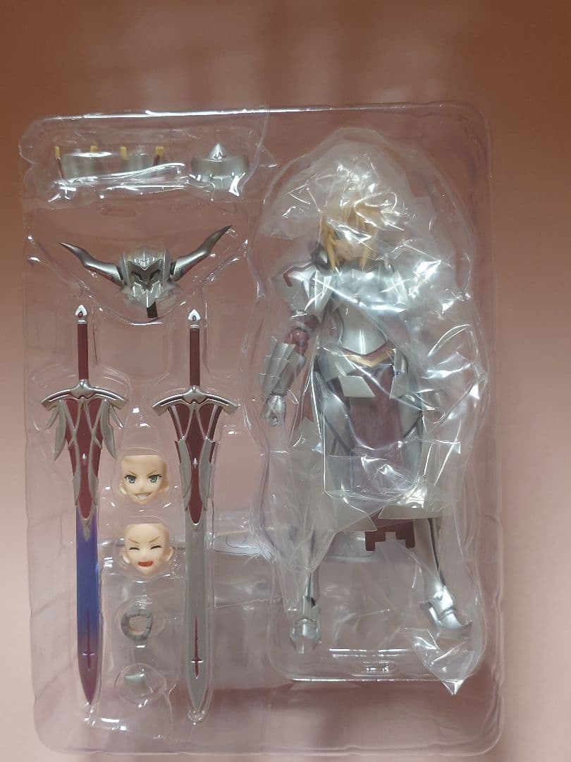 figma 414 赤のセイバー