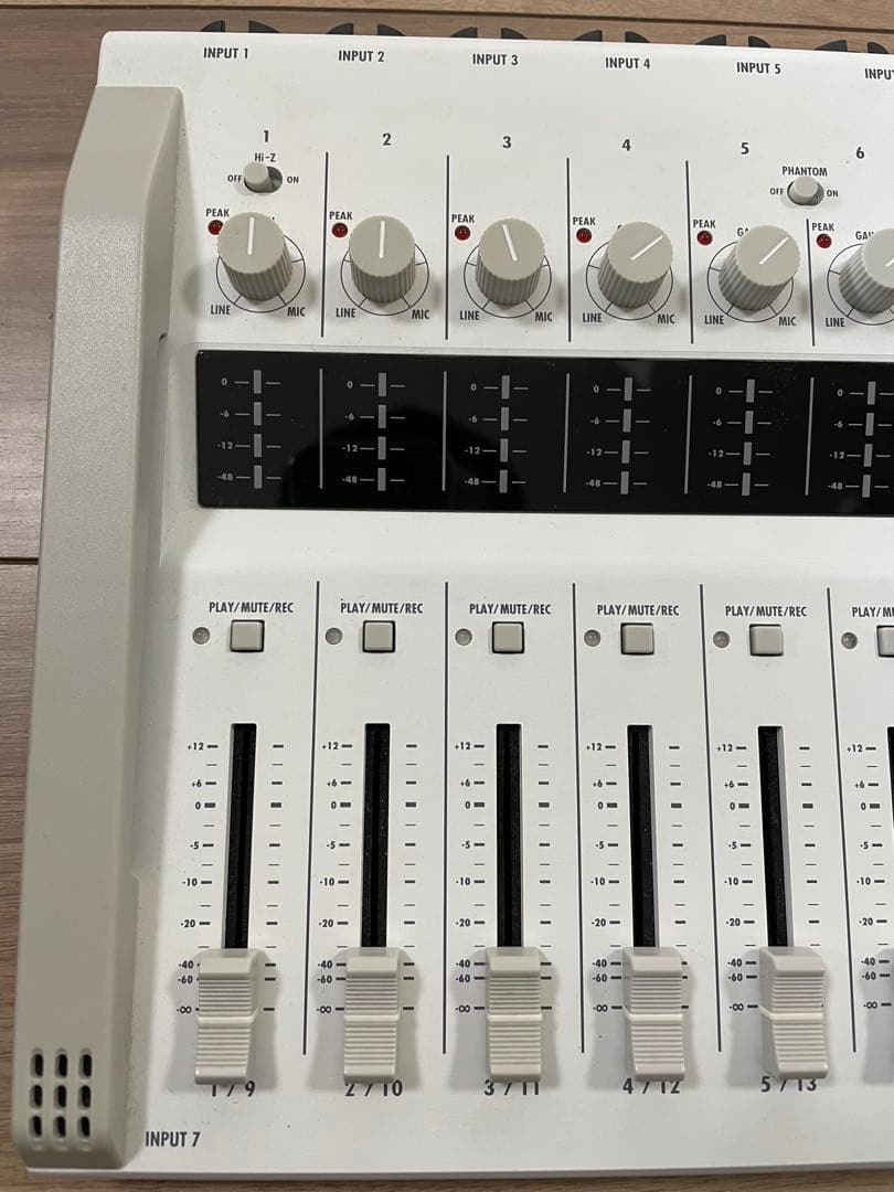 ZOOM R16 マルチトラックレコーダー