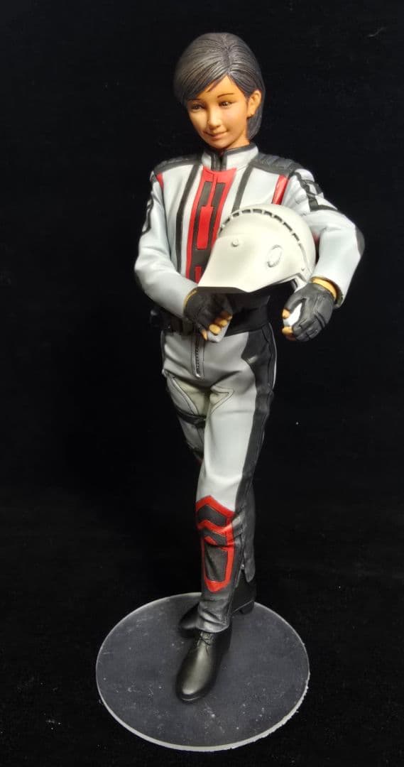 ウルトラマンティガ　レナ隊員　レジンキット完成品