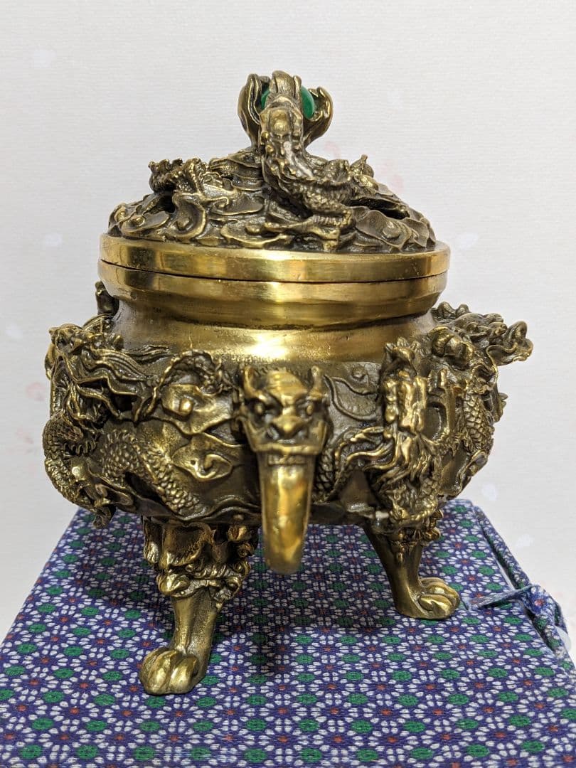 ♦中国 大明宣徳年製 蝋型細密 翡翠玉 龍文様 三足香炉 銅製 置物飾り 骨董品