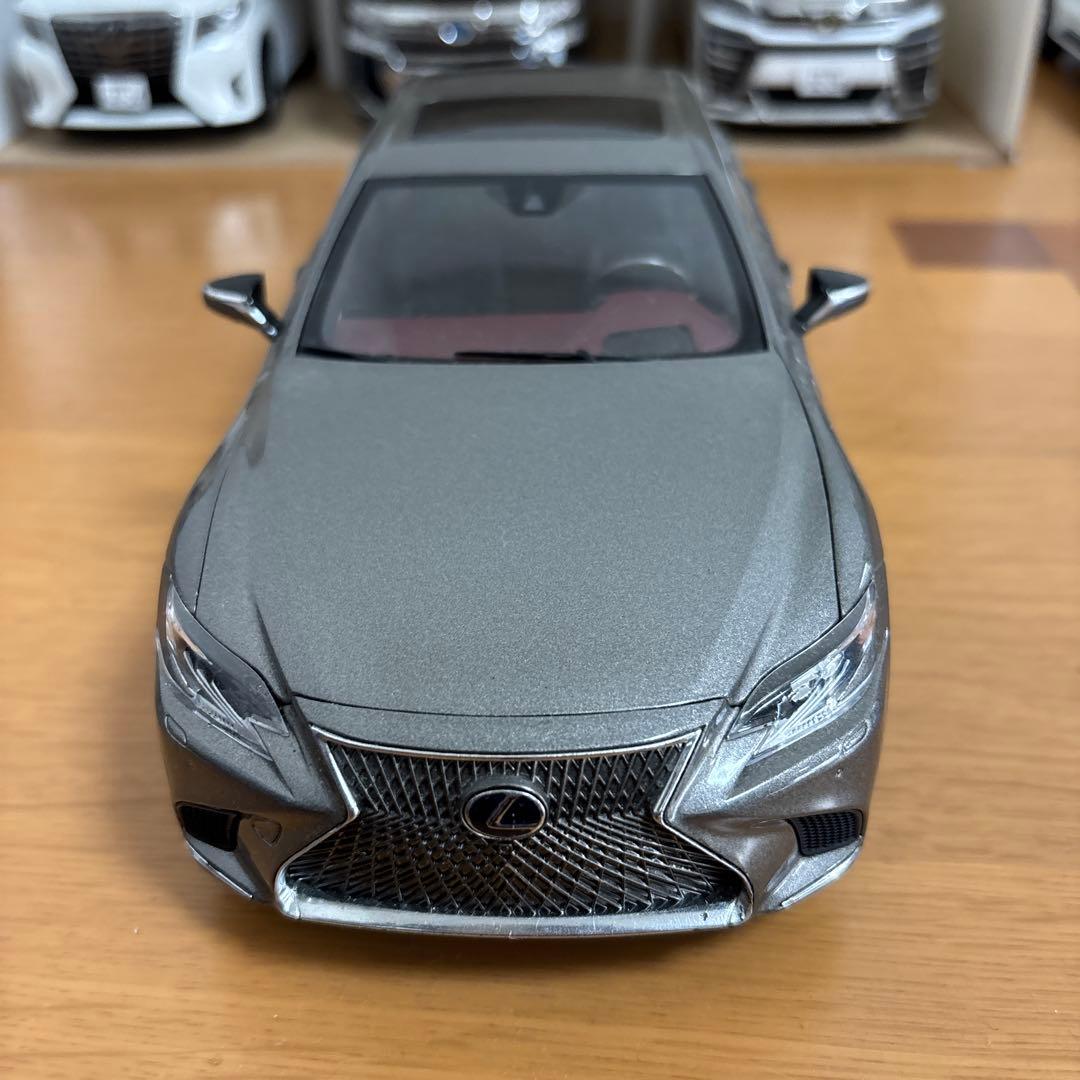 レクサス LS 1/18ミニカー模型