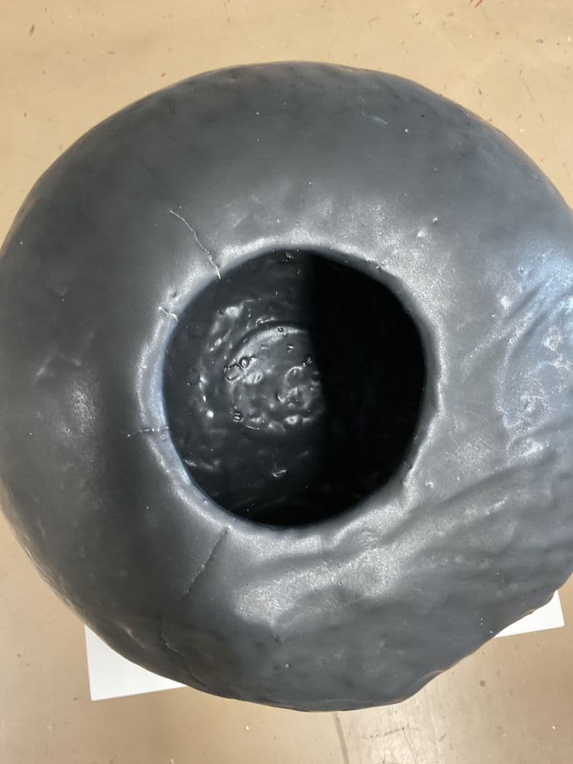 壺(黒)　陶芸作品(植物鉢、盆栽、インテリアなど)　高さ約20cm