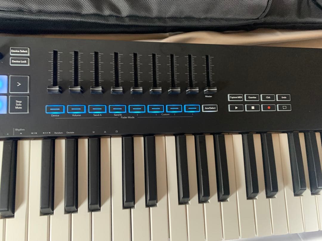 Novation LAUNCHKEY 61 MK3 MIDIキーボード　胡椒専用
