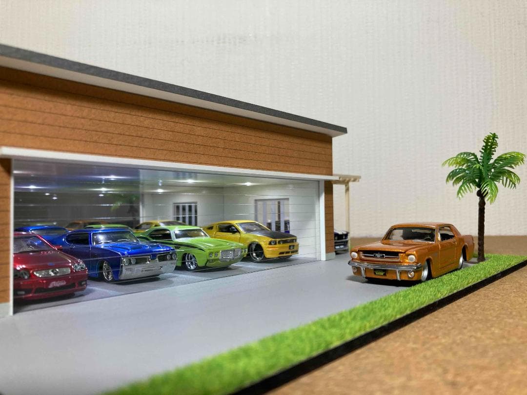 ミニカー専用ジオラマ：1/64 木造パーゴラ付ガレージ（ブラウン）
