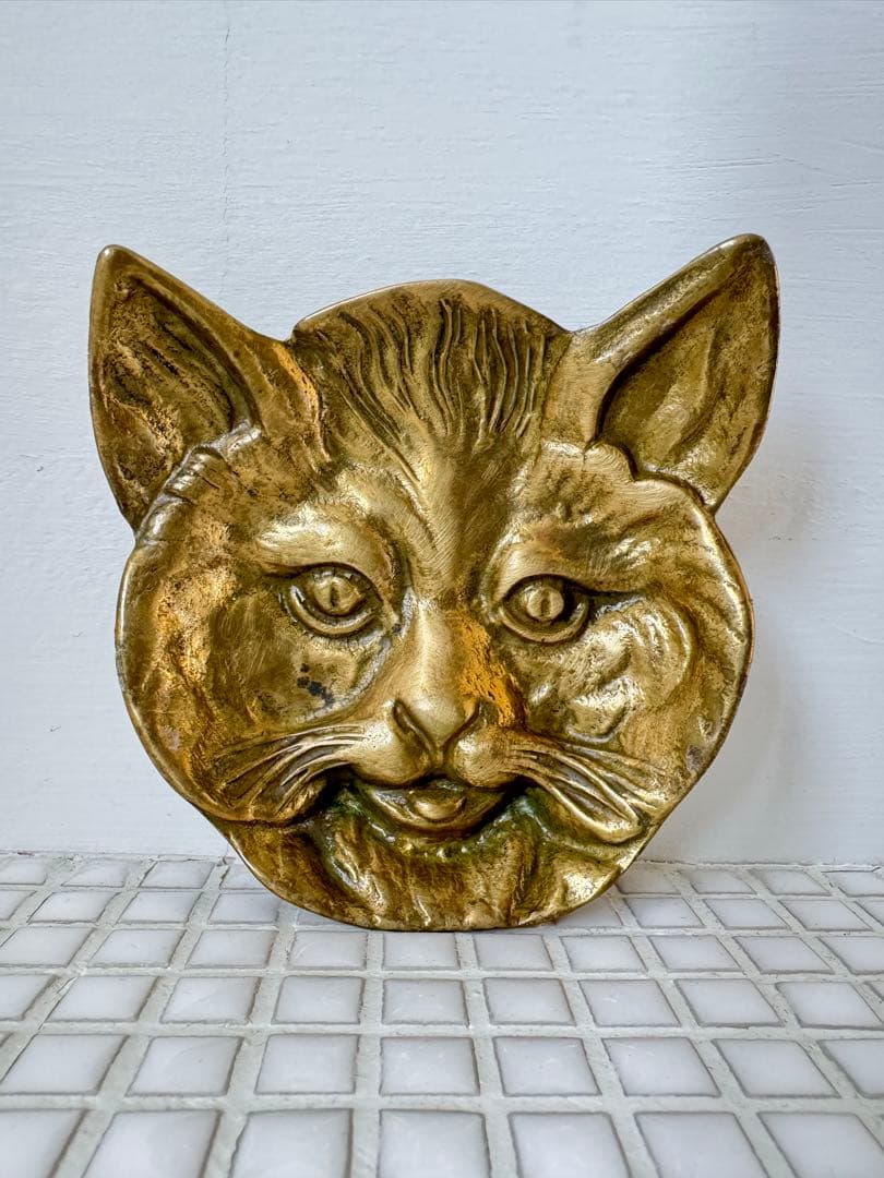 アンティーク　猫の顔トレイ　金属製装飾品