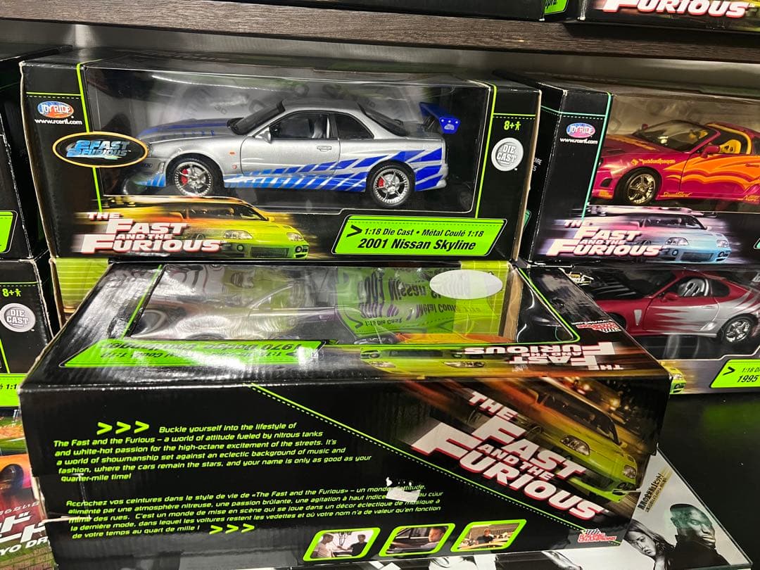 ミニカー FAST& FURIOUS DODGE CHALLENGER 1/18