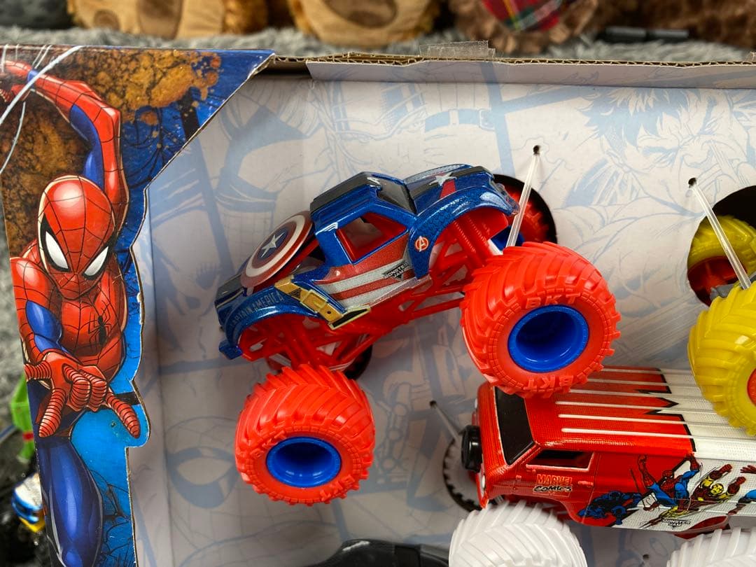 MONSTER JAMモンスター ジャムMARVEL HEROES TRUCKS