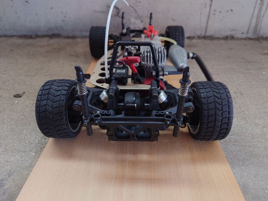 京商 カルソニックスカイラインGT-R 4WD エンジンラジコン