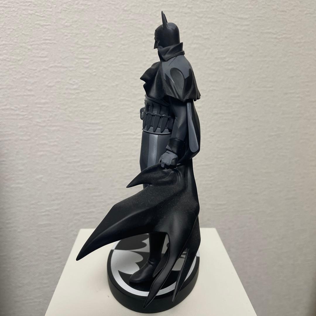 dcコレクティブルズ バットマン ブラック&ホワイト ガスライト スタチュー