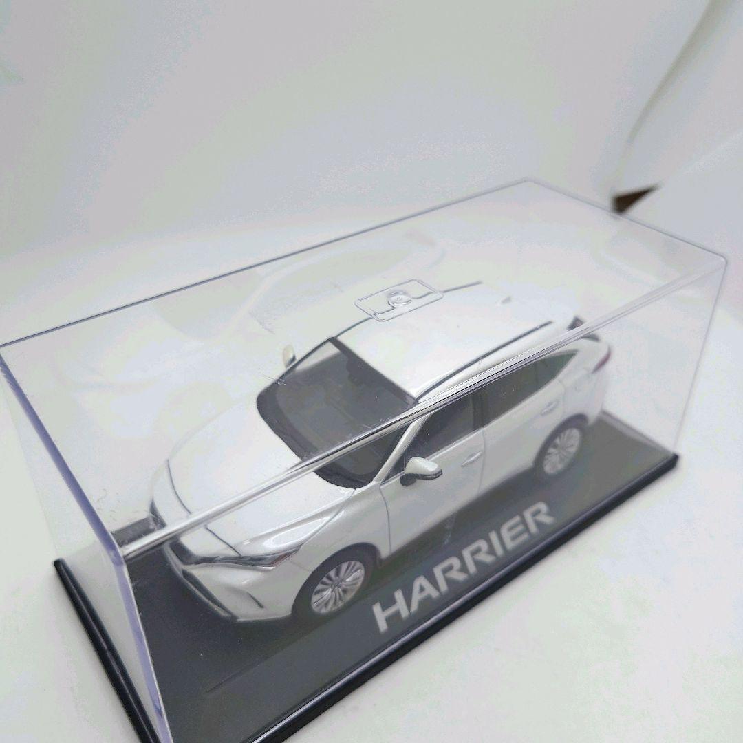 新型ハリアー　 ミニカー ホワイトパールクリスタルシャイン