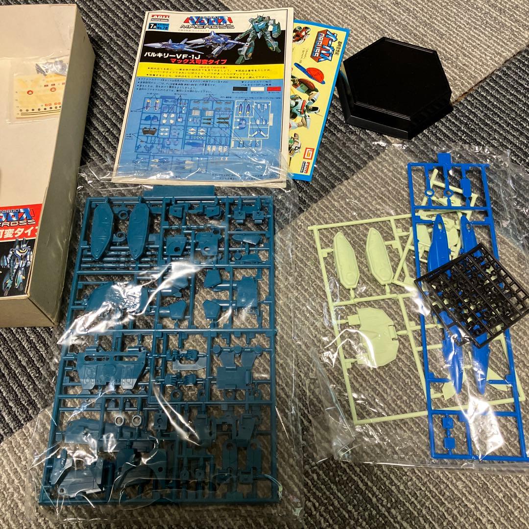 レア 旧キット　アリイ　超時空要塞マクロス　1/100可変バルキリー VF-1J