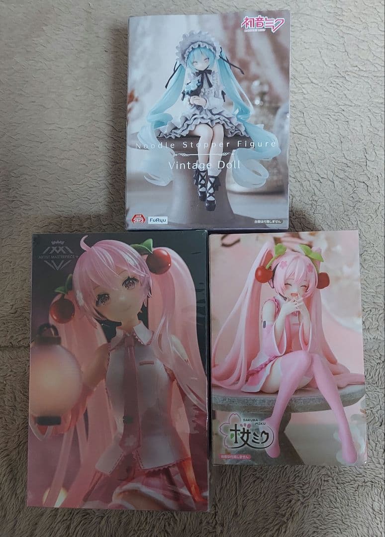 初音ミク、桜ミクフィギュアセット