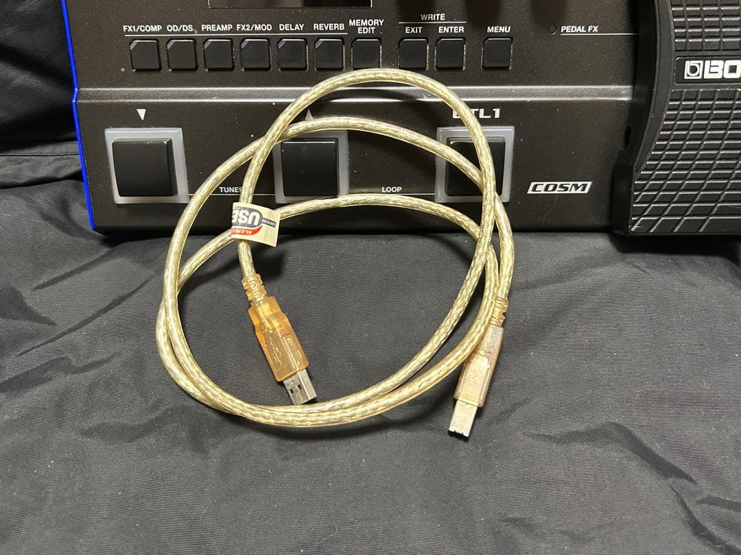 BOSS GT-1 マルチエフェクター　(ACアダプター,USBケーブル付属)