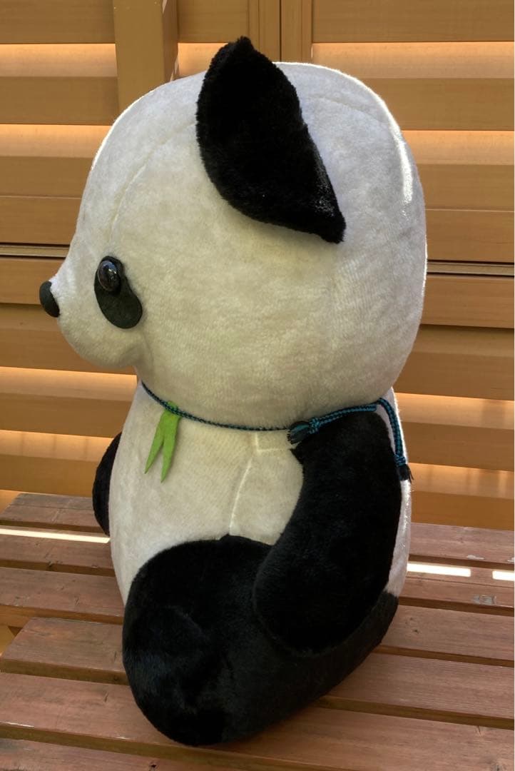 大きなパンダのぬいぐるみ