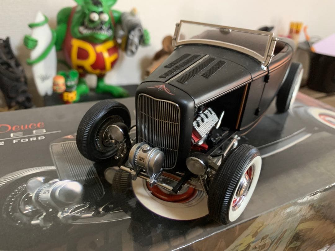 ミニカー GMP VINTAGE DEUCE  1/18