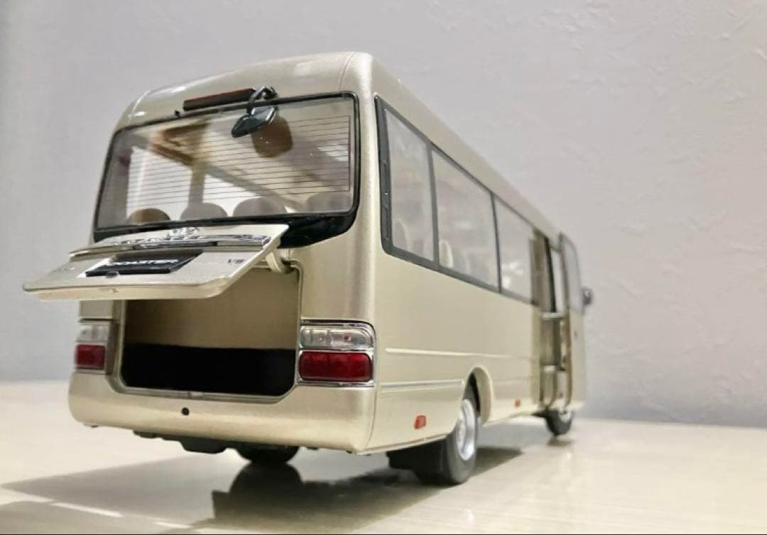 トヨタ　コースター　1/24ミニカー