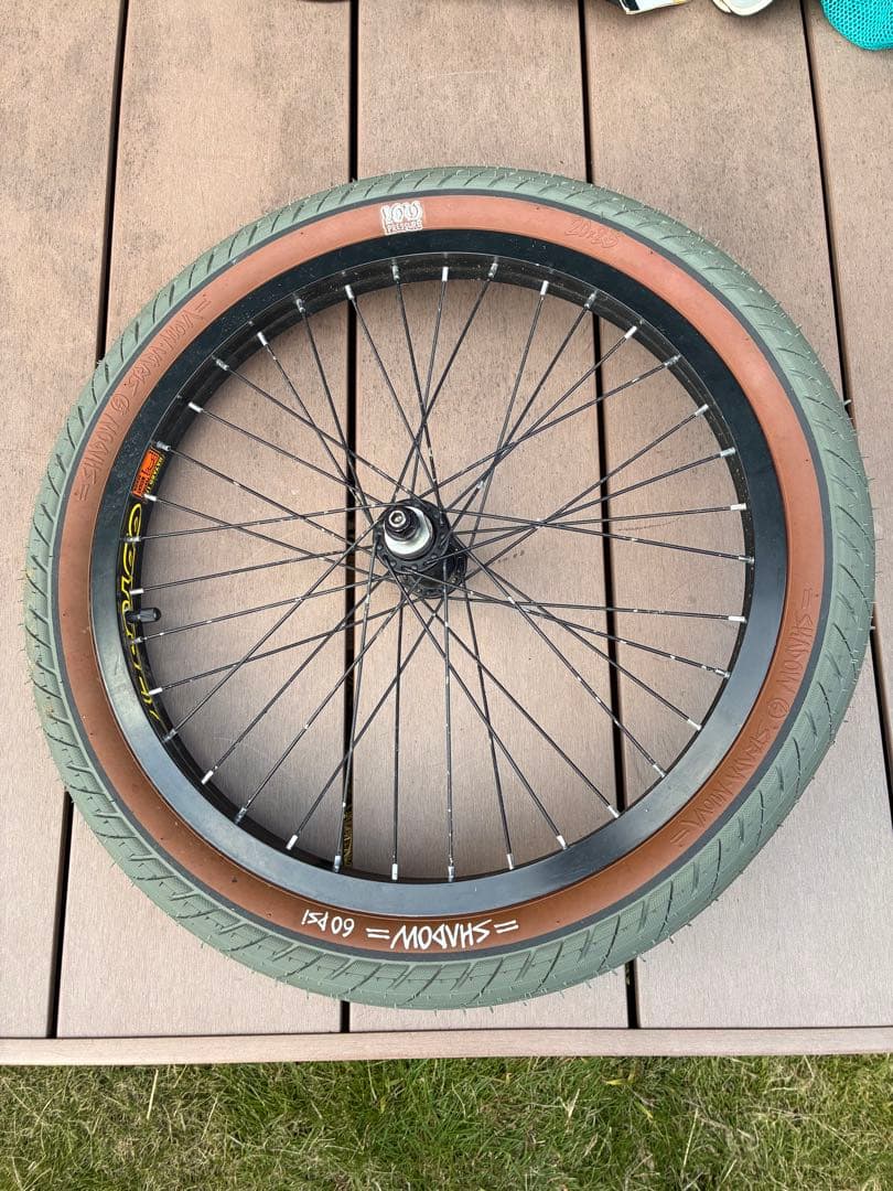 BMX用　タイヤ　20✖️2.3\" タイヤSHADOW ホイールODYSSEY