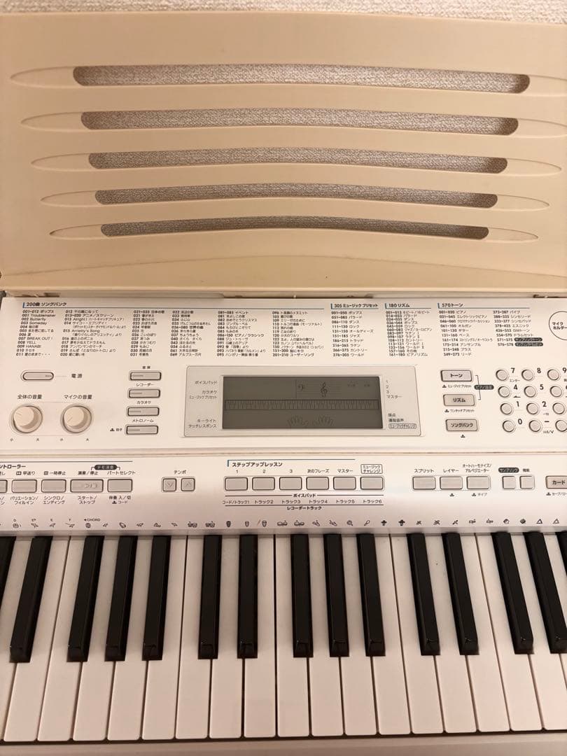 [引き取り限定]状態良　電子キーボード 61鍵盤 ホワイト　スタンド、カバー付き