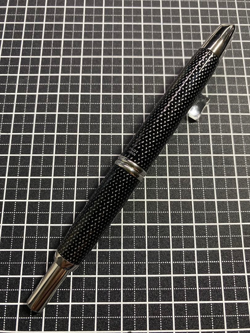 PILOT CAPLESS Kasuri 黒　万年筆　字幅M
