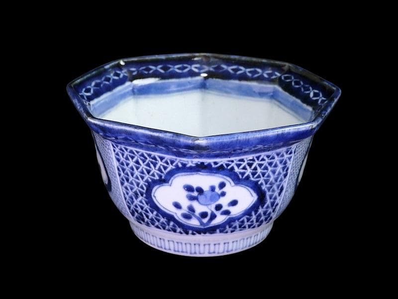 古伊万里　染付　毘沙門亀甲紋に花図　八角向付 ５客　A234AS-DBb