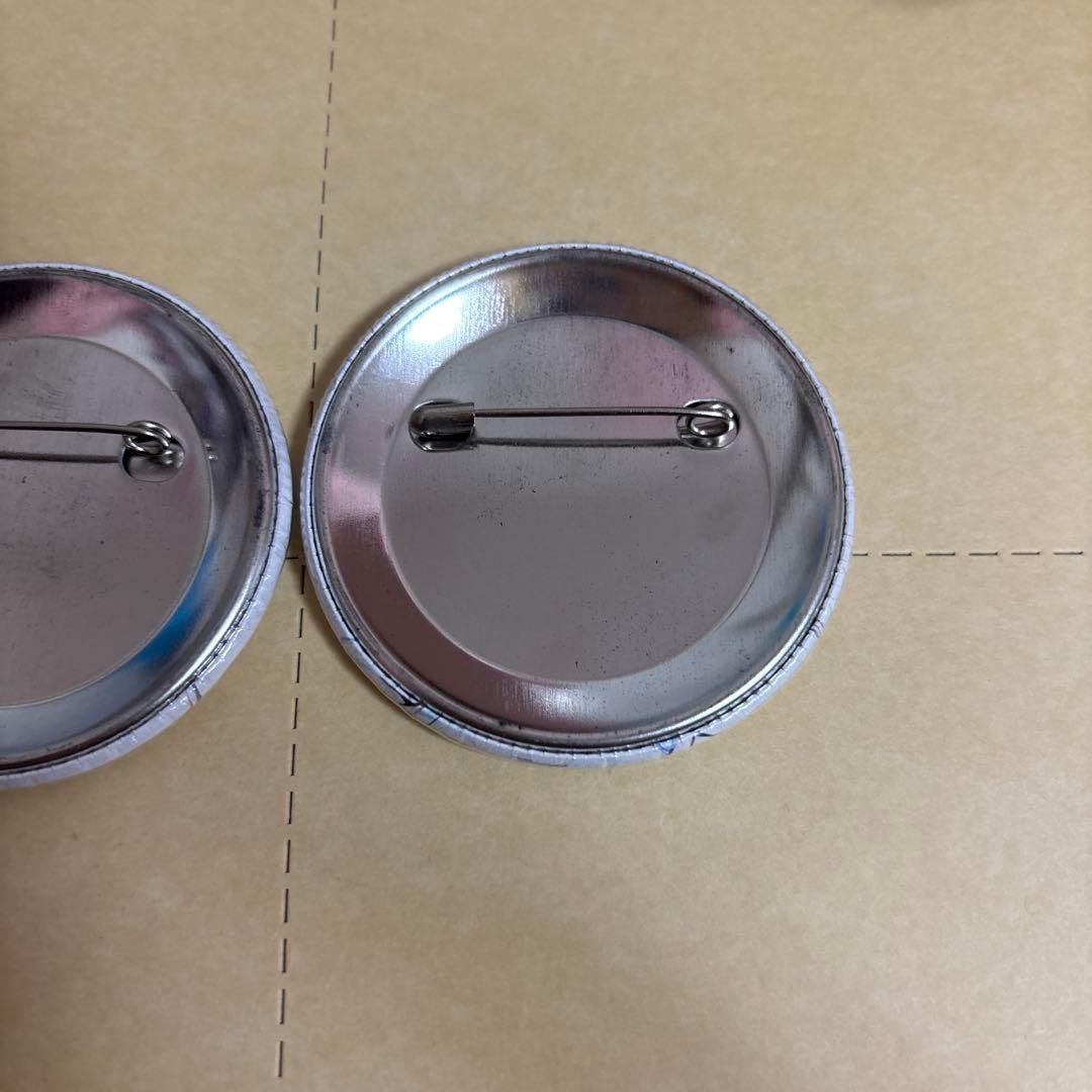 【※キズ・汚れあり】進撃の巨人 缶バッジ エレン リヴァイ 2点セット