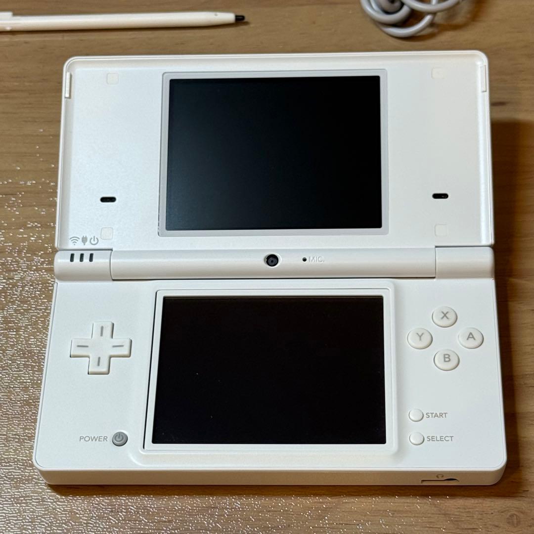 8-050【ほぼ未使用】ニンテンドーDSi ホワイト