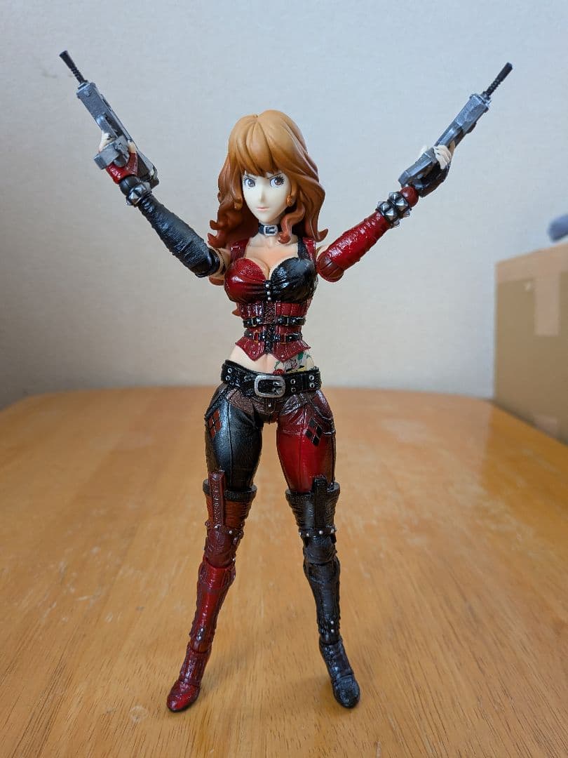 峰不二子フィギュア　可動式アクションフィギュア