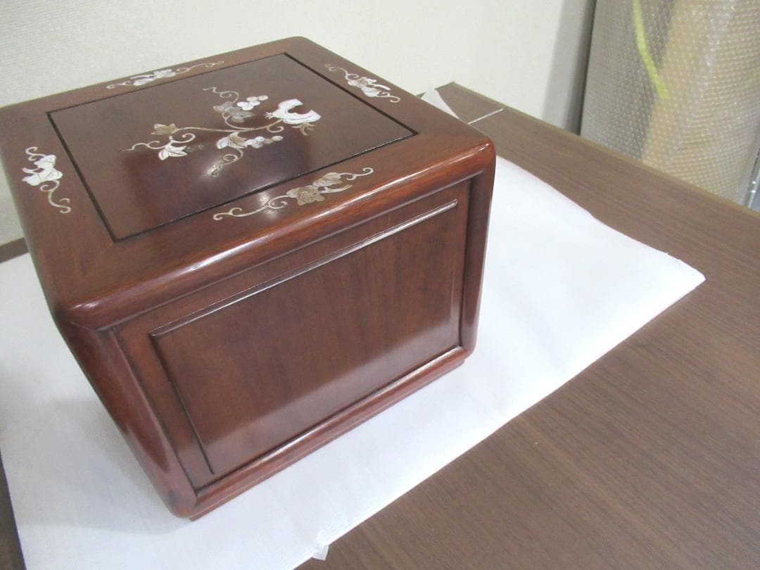 螺鈿家具 　螺鈿細工　 唐木 　花梨　葡萄柄　木製　２段　ミニ箪笥　小引出し