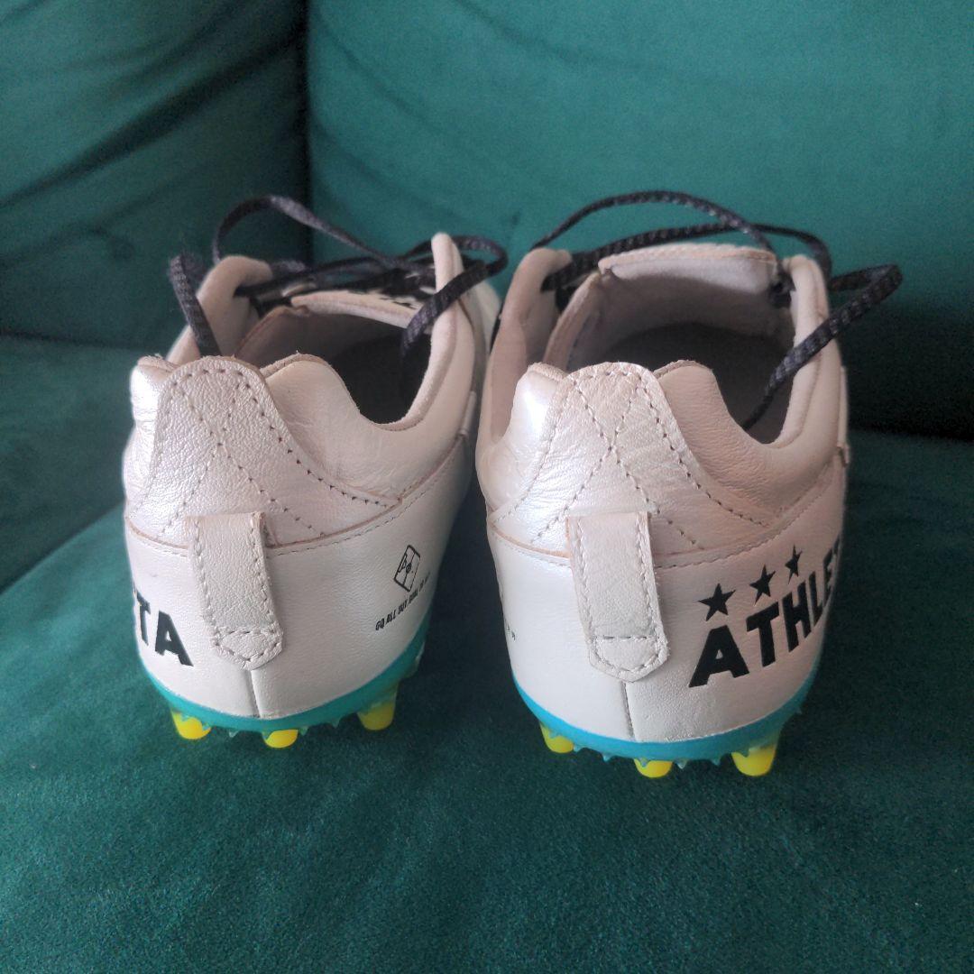 ゴ*ラ様 ATHLETA TLSS ホワイト スパイクシューズ