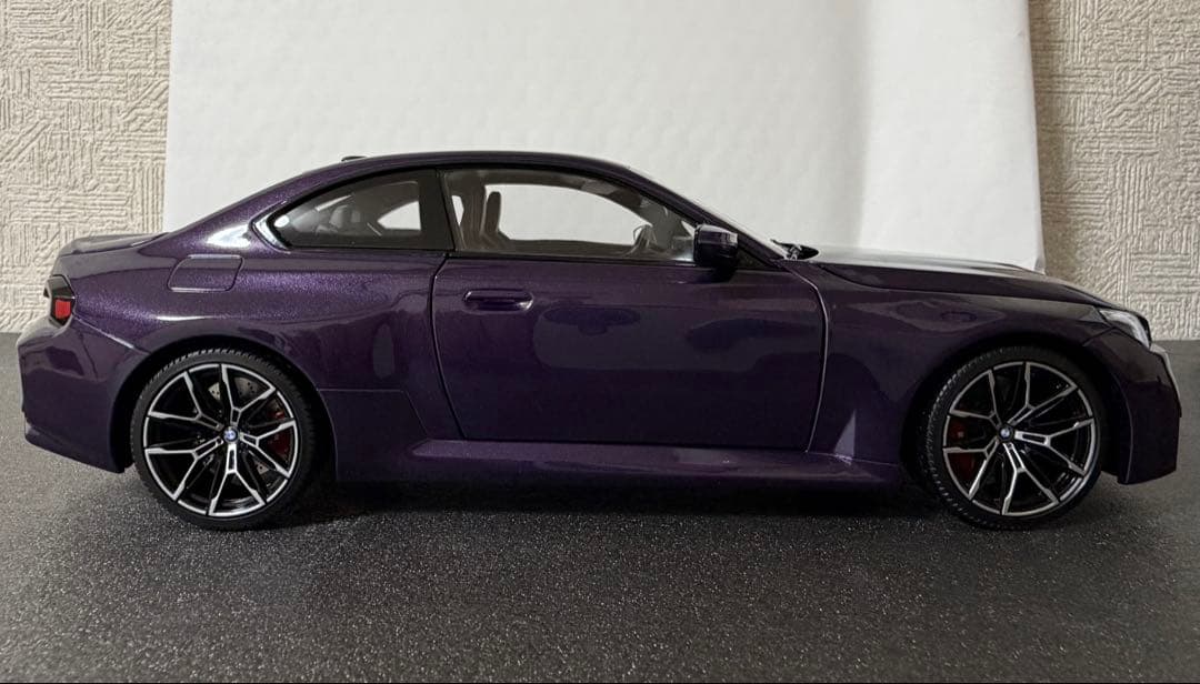 【新品同様】ミニチャンプス M2クーペG87 2023 パープル 1/18