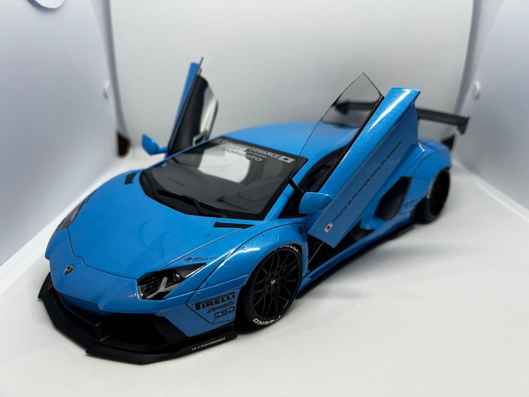 ザックマイルド オートアート 1/18ランボルギーニ アヴェンタドール
