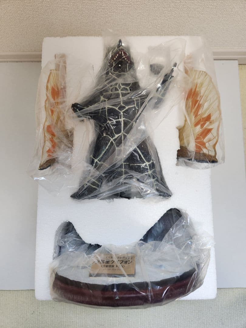 新品『リアルマスターコレクション 彗星怪獣ドラコ』少年リック